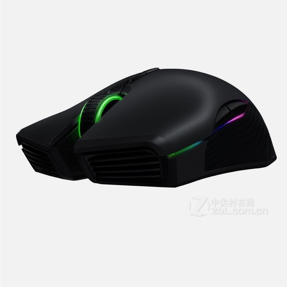 Razer Black Mouse with Vibrant Green Accents - Picture 4 of 9
